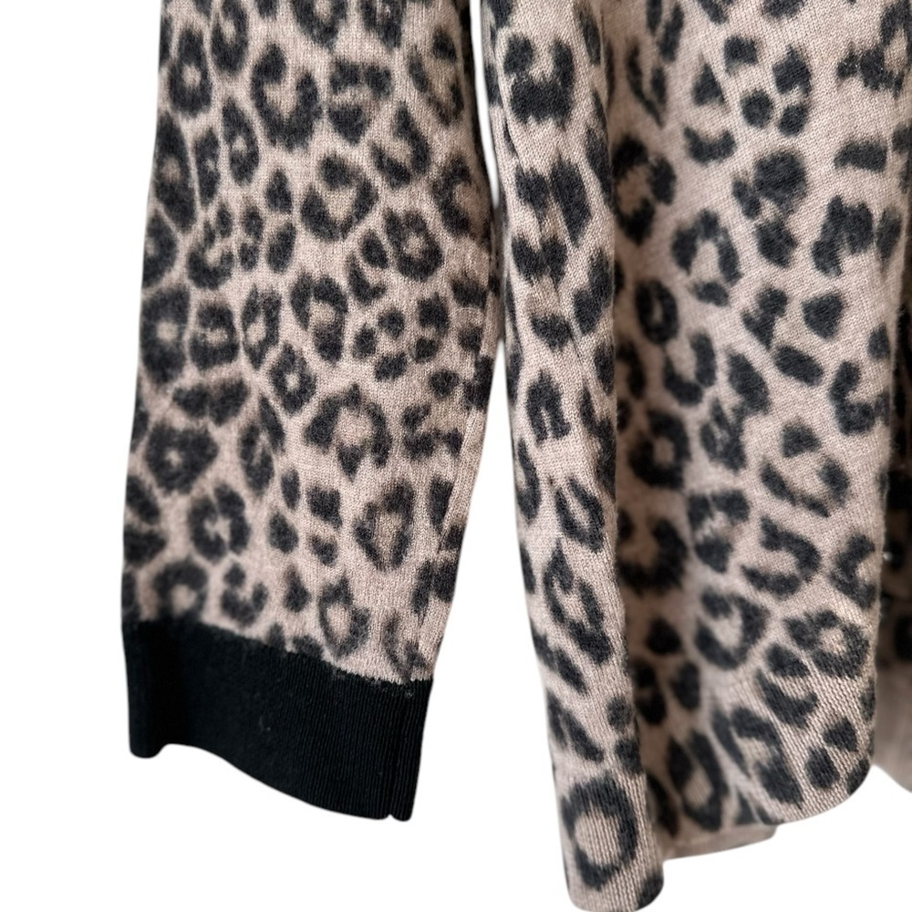 Gerard Darrel Paris 100% Merino Wool V-Neck Leopard Print Sweater - Picture 4 of 16
